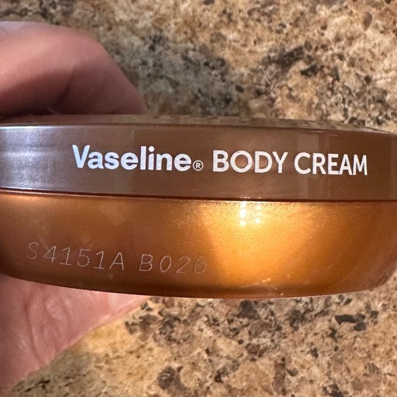 Vaseline Cocoa Glow Full Body Cream Sealed - Picture 4 of 4
